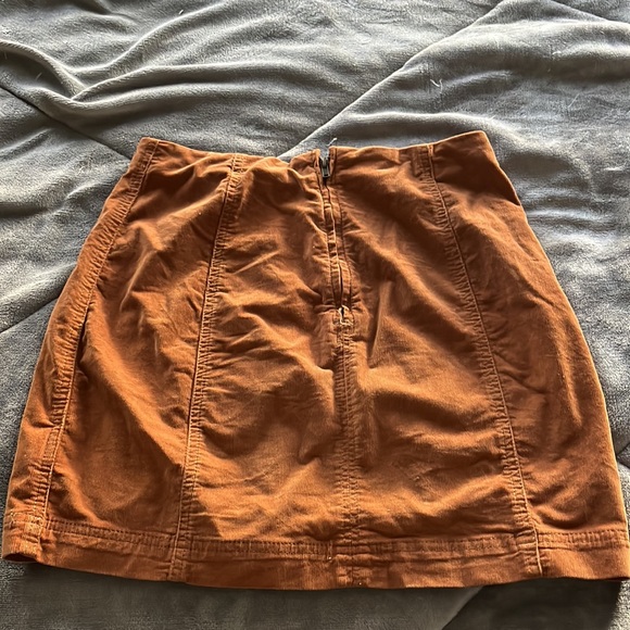 Corduroy camel skirt. Has only been worn a handful of time - Picture 2 of 3